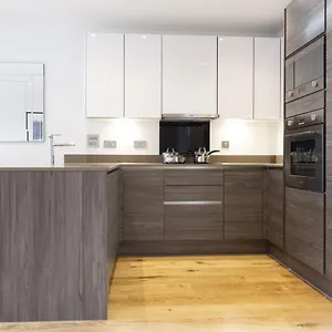 Apartment Stylish Family Sized 2 Bedroom, London