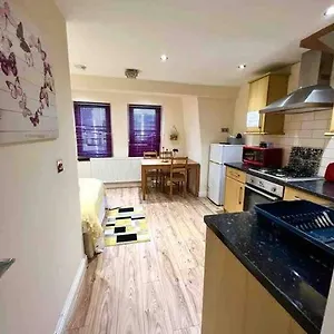 Apartment Cosy One Bedroom Flat In, London